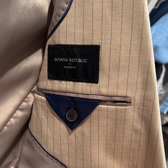 Banana Republic Tailored Fit Suit - Picture 2 of 7